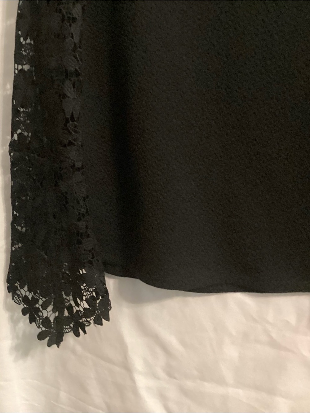 Anthropologie Eri+Ali pull over top
SZ Small Floral Crochet Lace Sleeve Romance